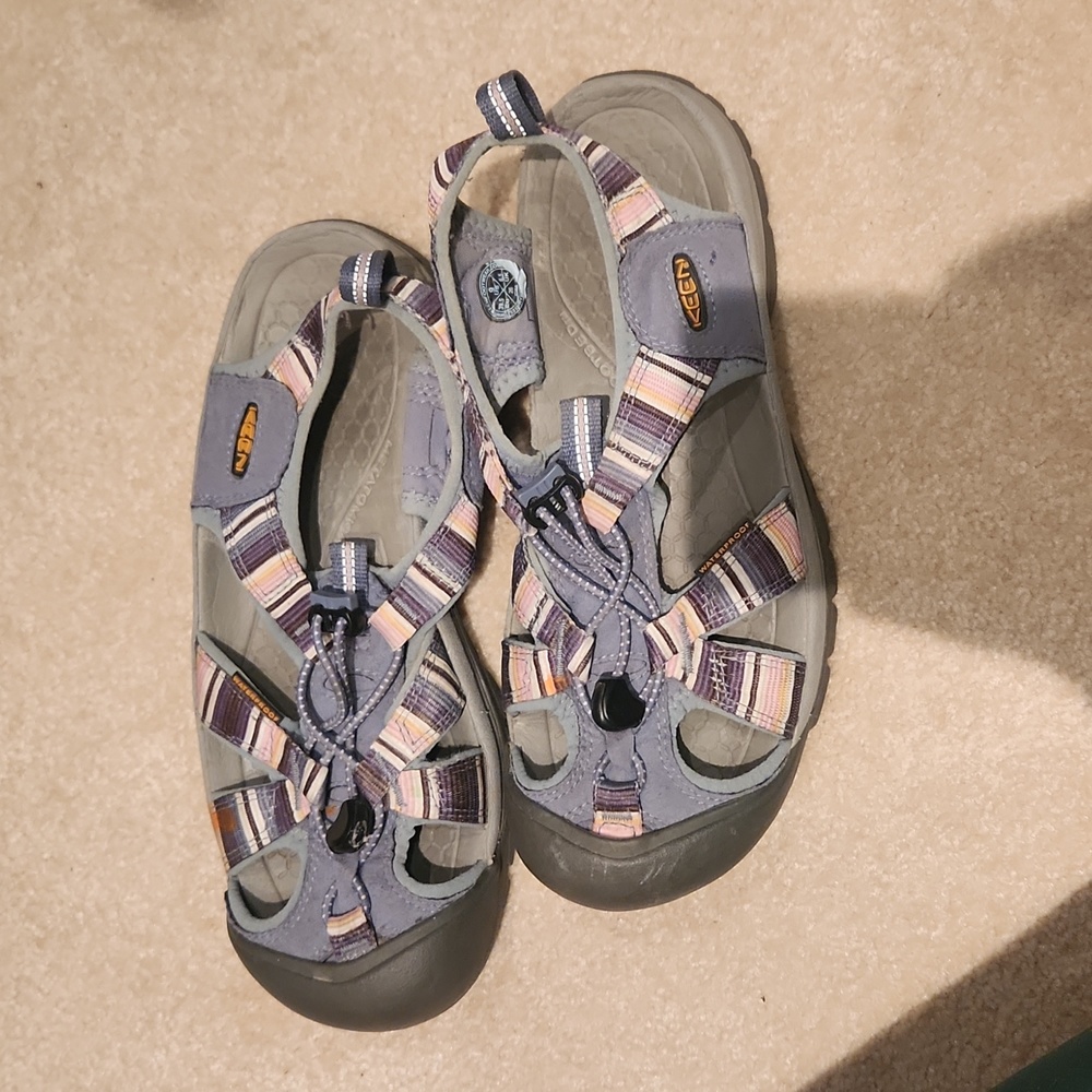 Keen Sandals Size 9